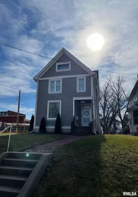 1872 Hampshire St, Quincy, IL 62301