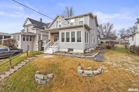1212 W Lombard St, Davenport, IA 52804