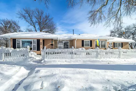 2225 Lillie Ave, Davenport, IA 52804