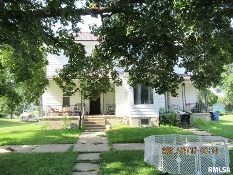 416 E 4th St, Tipton, IA 52772