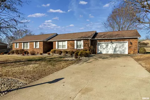 3 Red Bud Rd, Harrisburg, IL 62946
