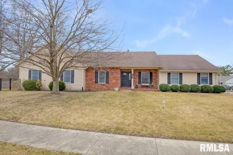 3800 Brandonshire Dr, Springfield, IL 62704
