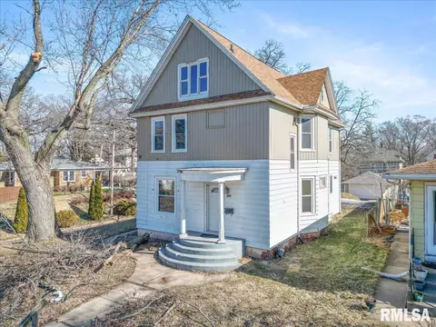 1104 3rd St, Moline, IL 61265