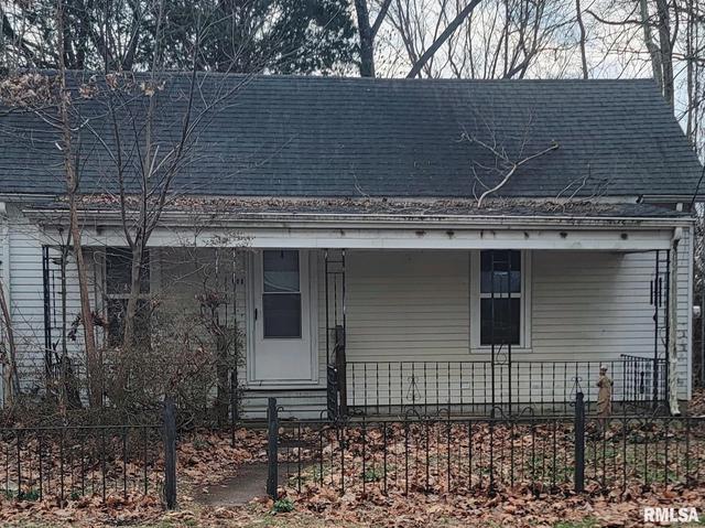 808 E 2nd St, Buckner, IL 62819