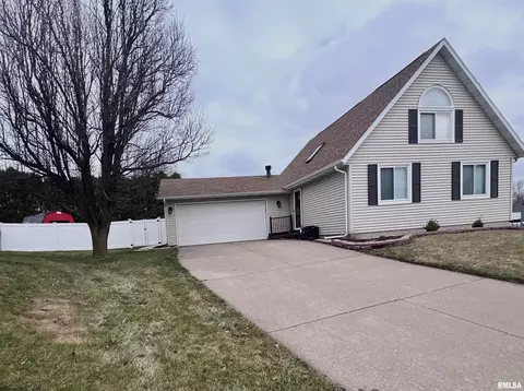 3527 Ridge Ct, Davenport, IA 52807