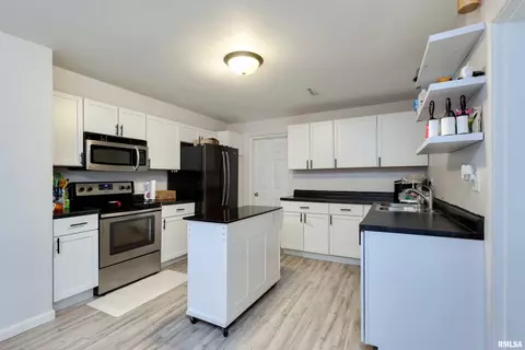 3823 15th Street B, Moline, IL 61265 photo 8