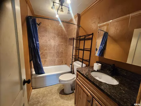 1113 1st St, Eldorado, IL 62930 photo 17