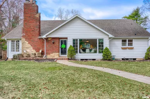 23 Hillcrest Dr, Carbondale, IL 62901