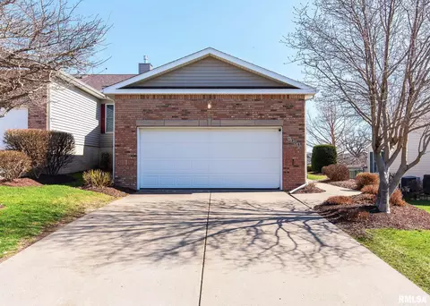 1208 Eagle View Ct, Le Claire, IA 52753