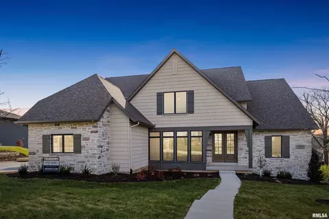 4589 Woodland Dr, Bettendorf, IA 52722
