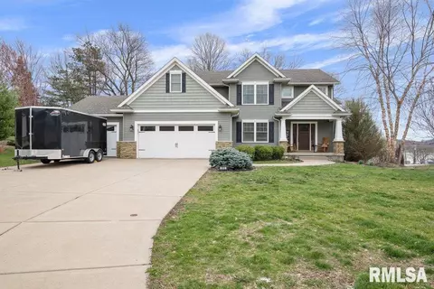 590 Clover Hill Ln, Le Claire, IA 52753