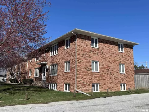 2111 35th St, Rock Island, IL 61201