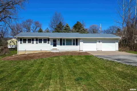 5640 Short St, Bettendorf, IA 52722
