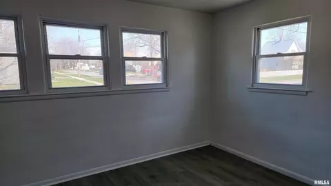 1101 29th St, Moline, IL 61265 photo 10