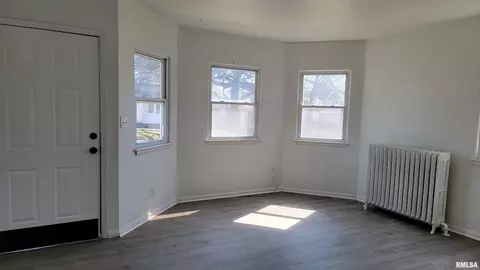 1101 29th St, Moline, IL 61265 photo 6