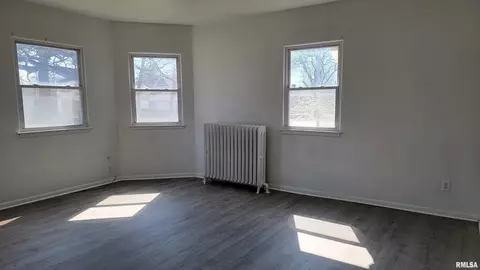 1101 29th St, Moline, IL 61265 photo 5