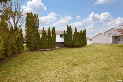 4 Hillcrest Ct, Eldridge, IA 52748 photo 38
