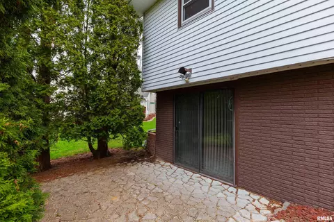 4 Hillcrest Ct, Eldridge, IA 52748 photo 34