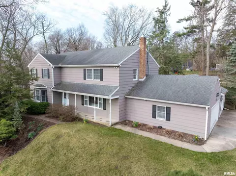 1002 Crescent Dr, Clinton, IA 52732