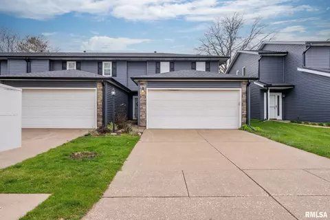 5950 Crow Valley Park Dr, Davenport, IA 52807