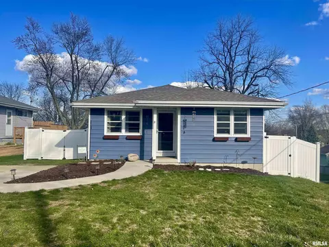 1611 N 7th St, Clinton, IA 52732