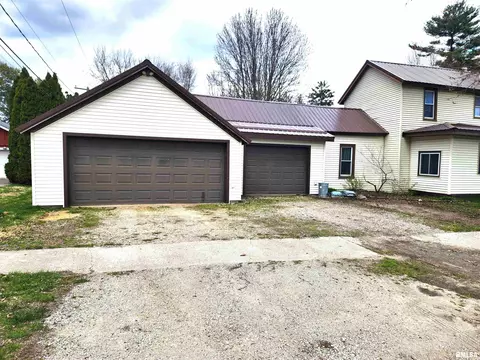 402 Main St, Chadwick, IL 61014 photo 2