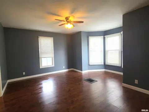 402 Main St, Chadwick, IL 61014 photo 9