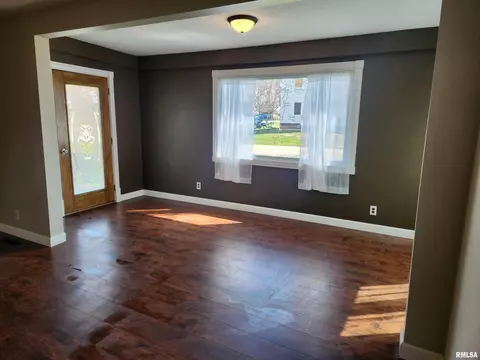 402 Main St, Chadwick, IL 61014 photo 4