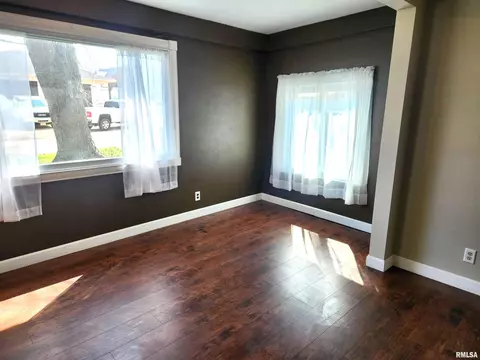 402 Main St, Chadwick, IL 61014 photo 3