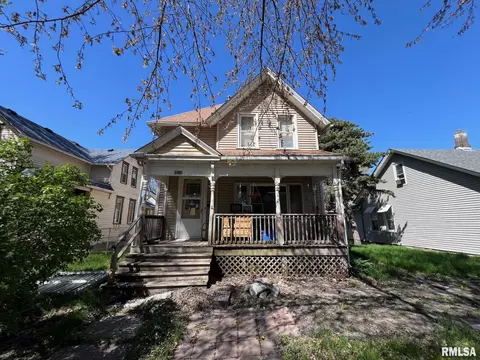 2010 W 1st St, Davenport, IA 52802