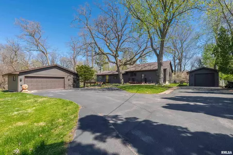 3002 2nd St, Moline, IL 61265 photo 1
