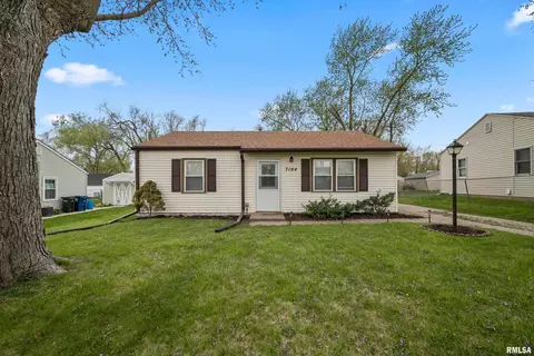 7104 Volquardsen Ave, Davenport, IA 52806