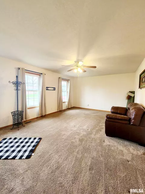 607 N St, Augusta, IL 62311 photo 7