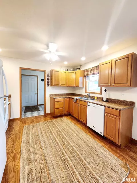607 N St, Augusta, IL 62311 photo 5