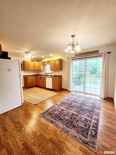 607 N St, Augusta, IL 62311 photo 6