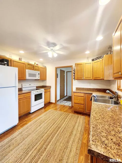 607 N St, Augusta, IL 62311 photo 4