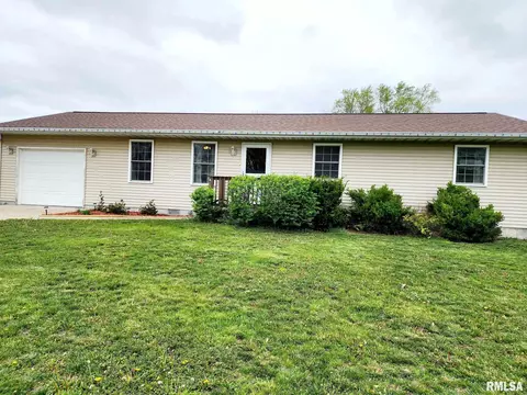 607 N St, Augusta, IL 62311