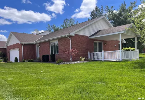 109 E Waterford Dr, Quincy, IL 62305