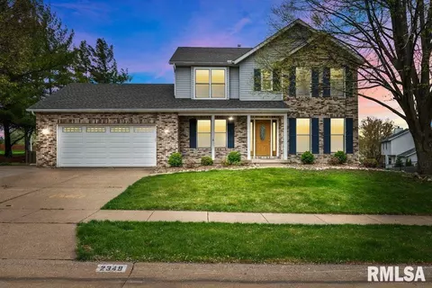 2349 Hunter Rd, Bettendorf, IA 52722