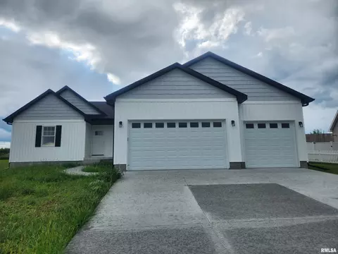 3548 Tower Ct, Clinton, IA 52732