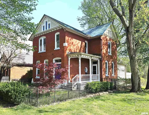 1216 State St, Quincy, IL 62301