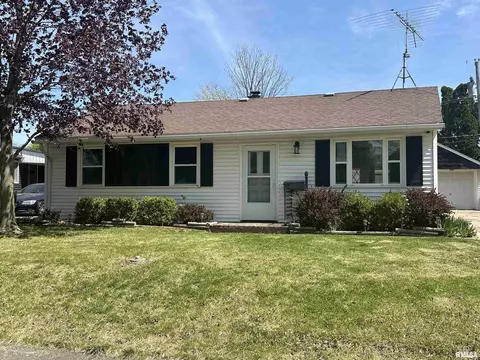 3823 10th Avenue Ct, Moline, IL 61265