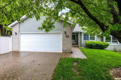 220 3rd St, Port Byron, IL 61275