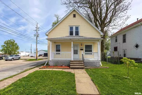 117 12th St, Silvis, IL 61282