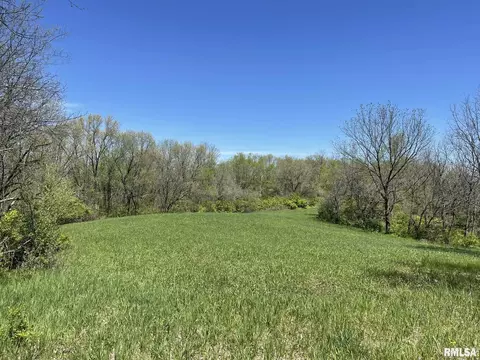 2996 300th St, Sherrard, IL 61281