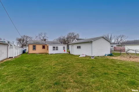 2204 46th St, Moline, IL 61265 photo 4