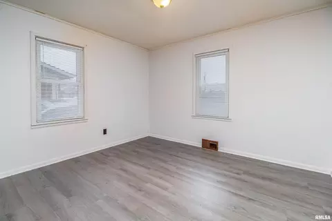 2204 46th St, Moline, IL 61265 photo 16