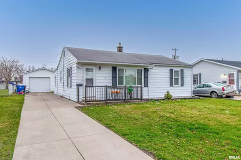 2204 46th St, Moline, IL 61265 photo 2