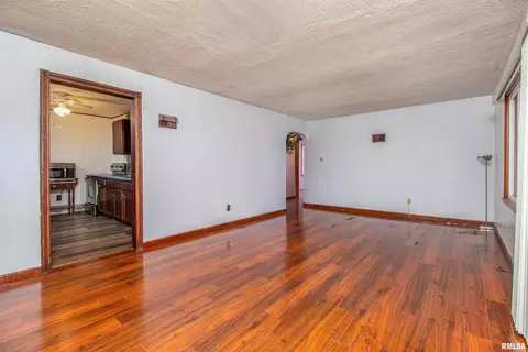 2204 46th St, Moline, IL 61265 photo 6