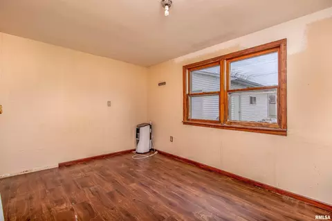 2204 46th St, Moline, IL 61265 photo 13